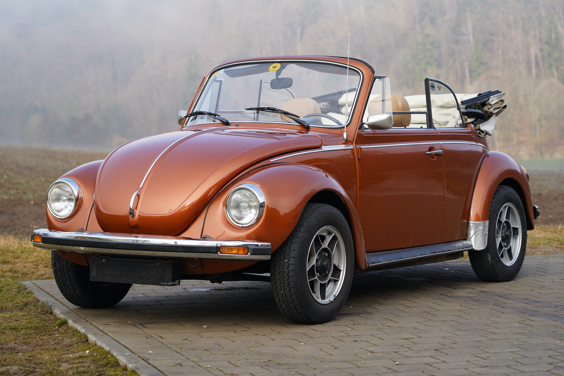 VW Käfer Cabrio 1303 LS brazilbraun/metallic aus 2.Hand – Bild 2